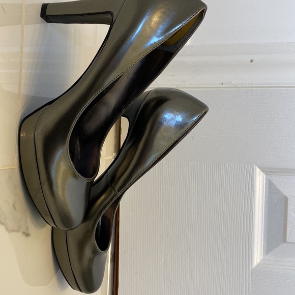 Nine West Pewter High Heels - Picture 2 of 4